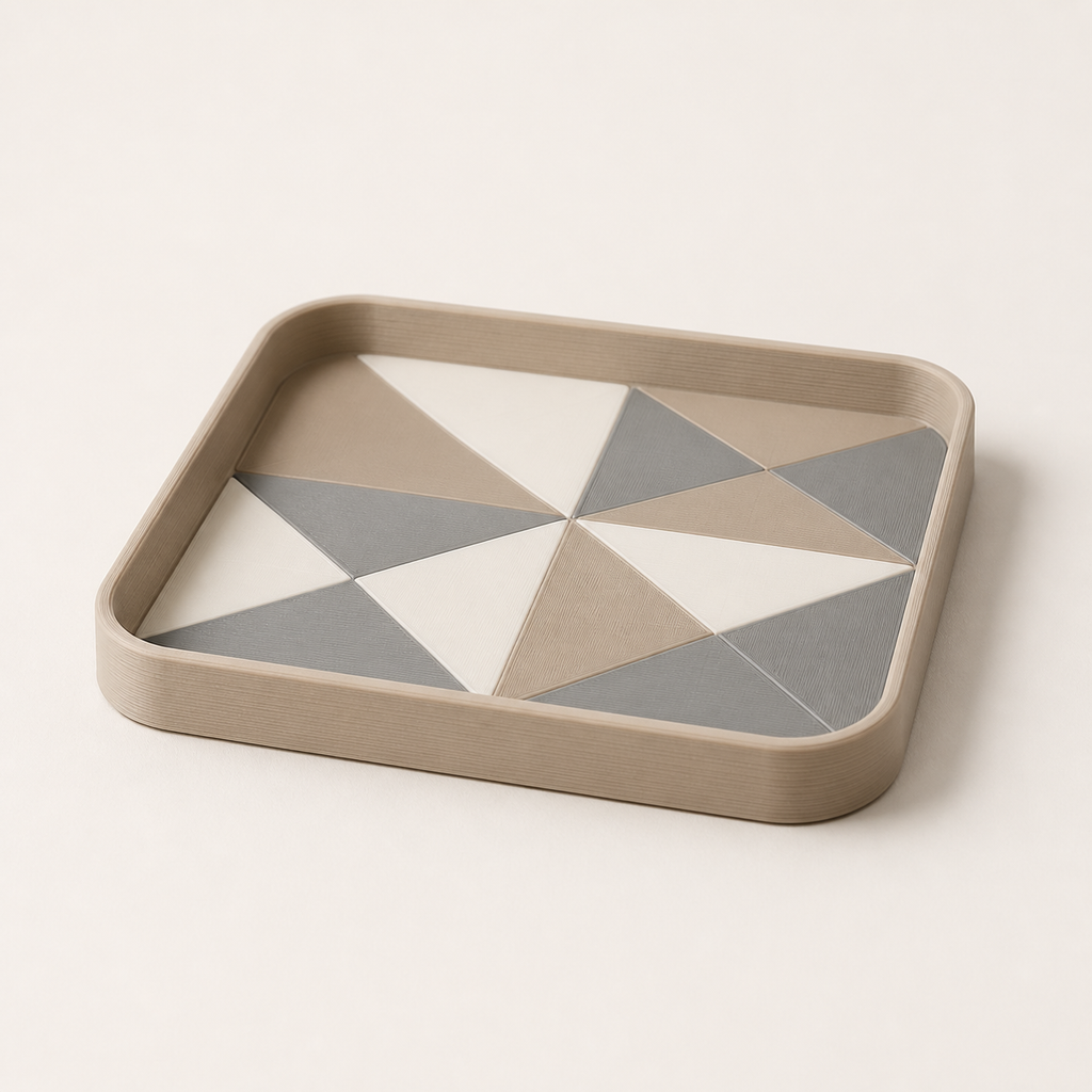 Deko-Tablett Mosaik – Minimalistisch aus PETG auf hellem Studiohintergrund