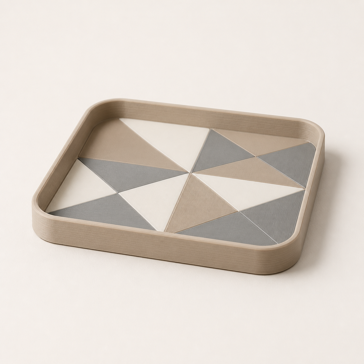 Deko-Tablett Mosaik – Minimalistisch aus PETG auf hellem Studiohintergrund