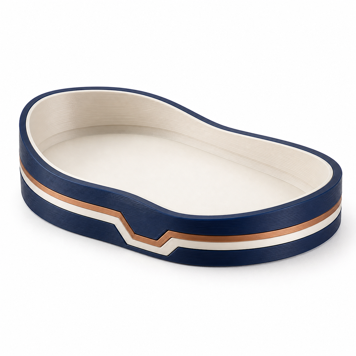 Organische Dekoschale in Creme und Blau – Produktansicht auf weißem Hintergrund; Farben: Creme, Dunkelblau und Kupferfarben.