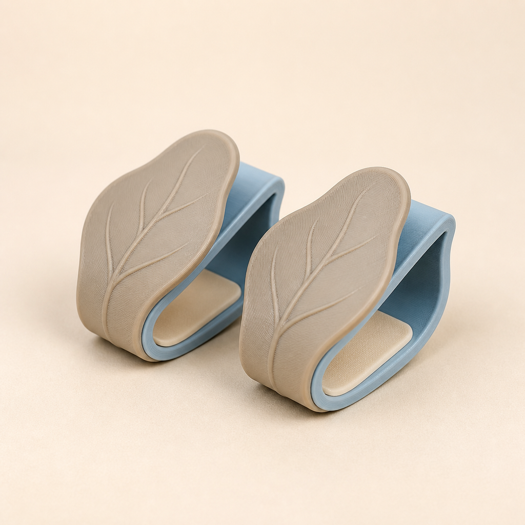 curtain clip leaf pair – serene from PETG on bright studio background