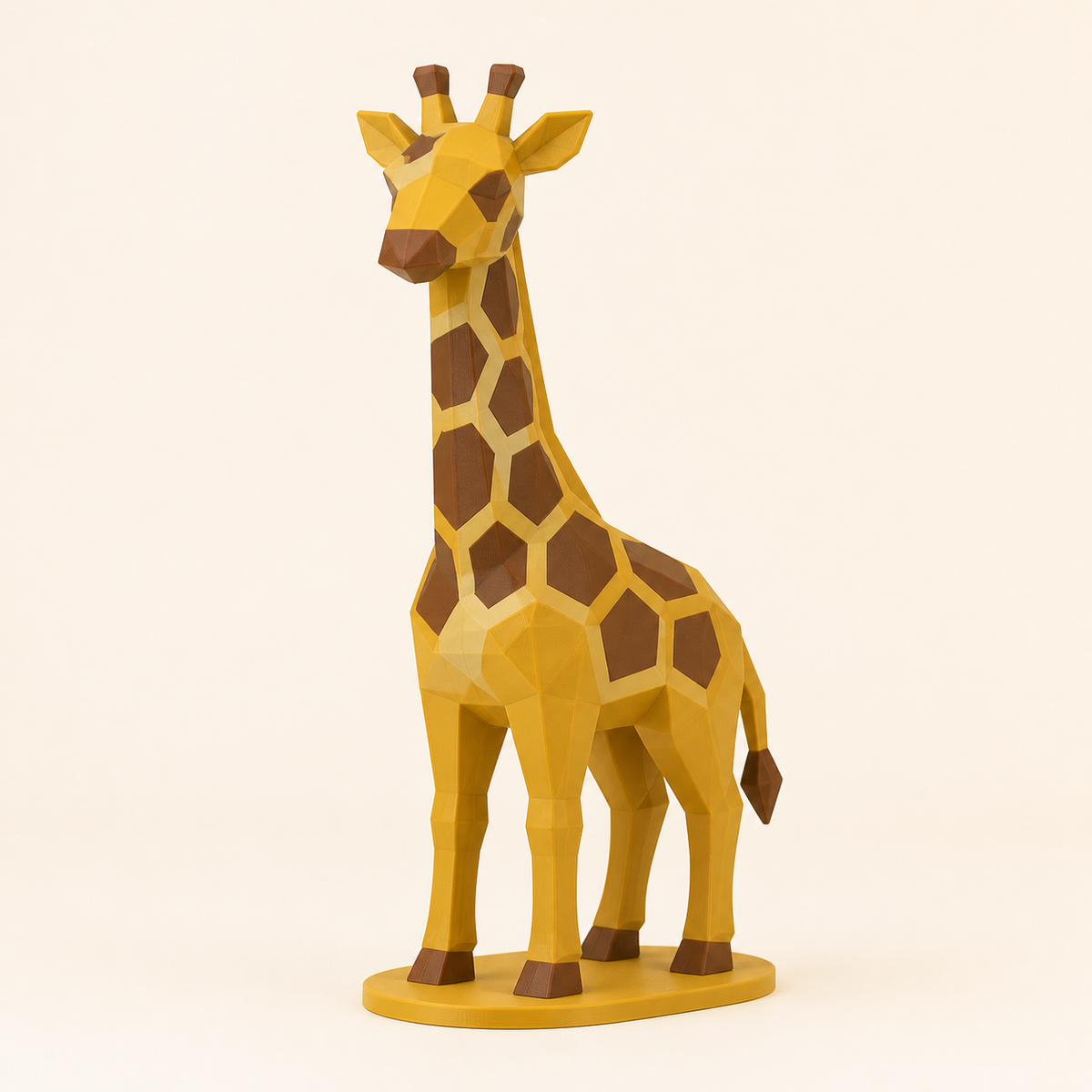 Giraffe-Low-Poly-Skulptur Facettenfigur aus 3D-gedrucktem PETG in Ockergelb, Kastanienbraun, Sandbeige