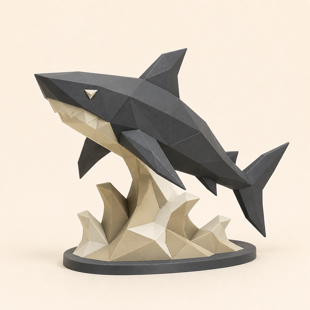 Hai-Low-Poly-Skulptur Facettenfigur aus 3D-gedrucktem PETG in Anthrazit, Sandbeige, Knochenweiß