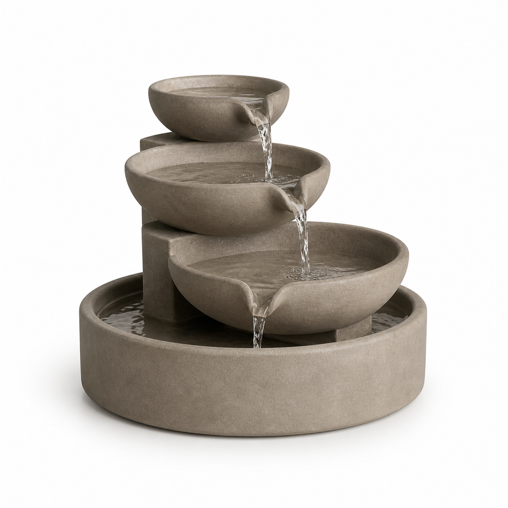 Taupefarbener Zimmerbrunnen mit drei gestaffelten Wasserschalen und Rundbecken