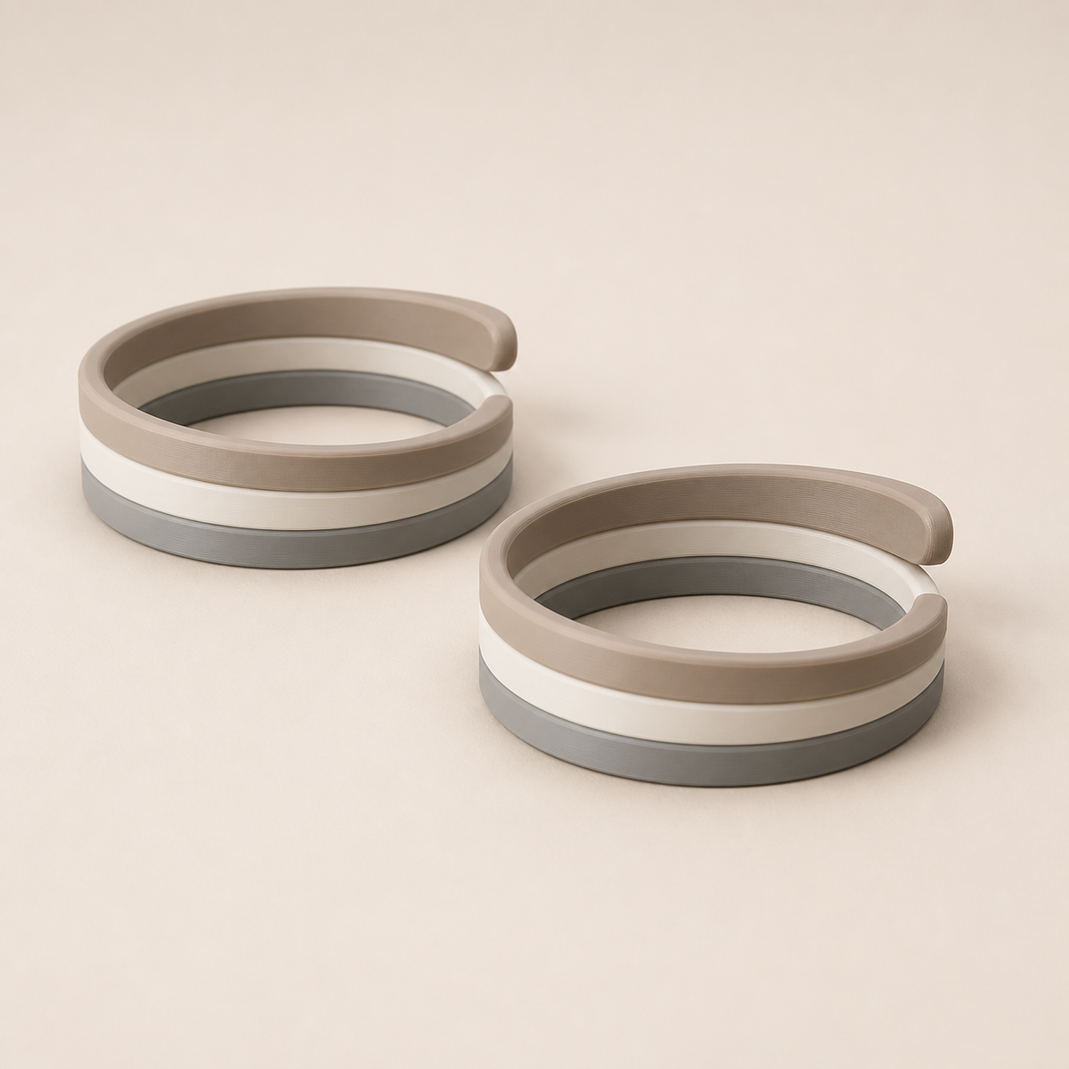 Spiral arch pen holder – minimalist made of PETG on bright studio background