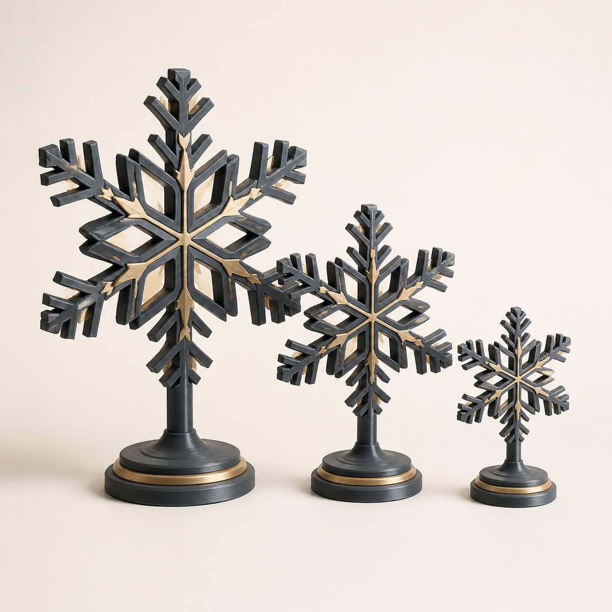 Schneeflocken-Trio Kristallwind im Stil Zeitlos aus 3D-gedrucktem PETG in Elfenbein, Graphit, Messing
