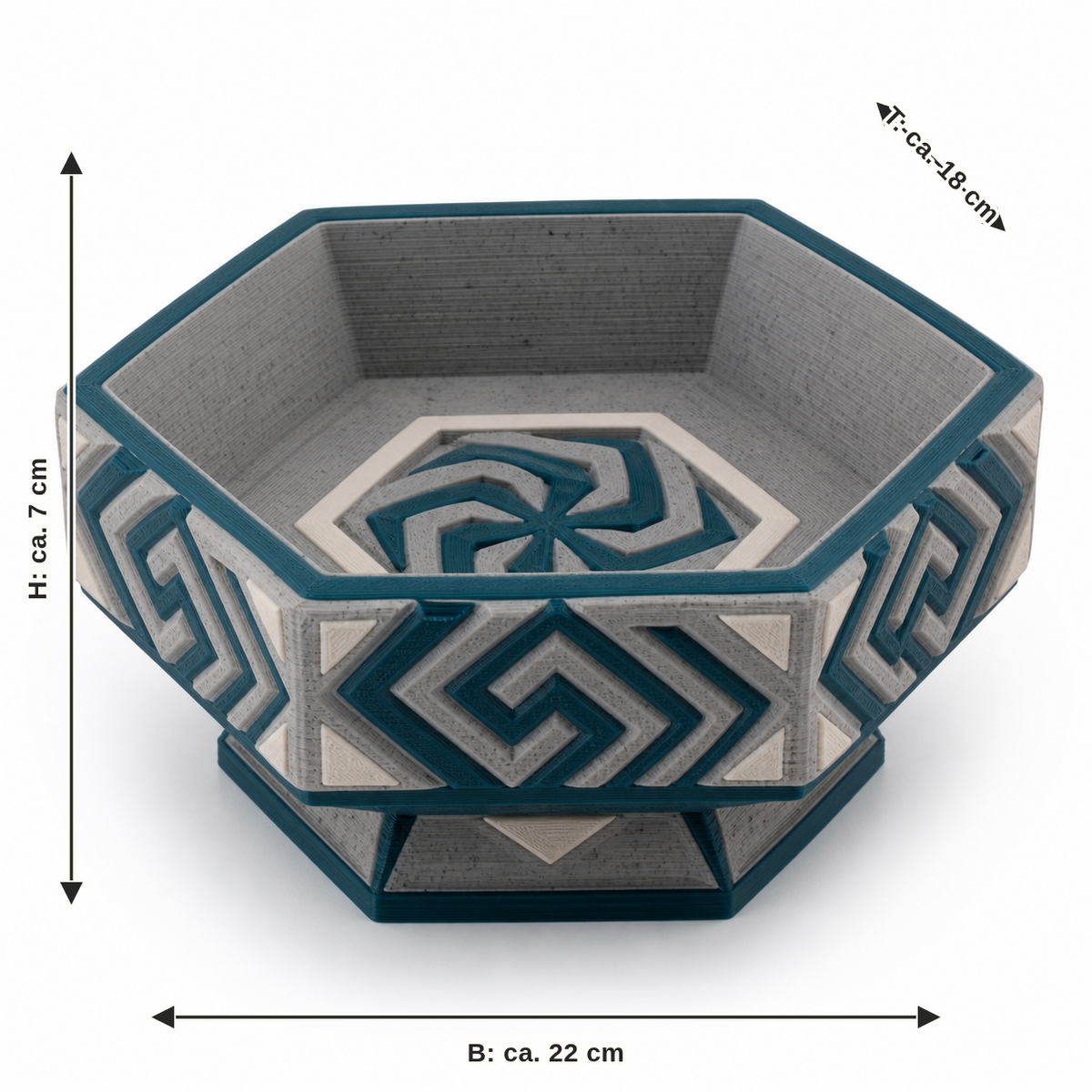 Maßbild für Sechseckige Fußschale mit Spiralrunen: Breite ca. 22 cm, Tiefe ca. 18 cm, Höhe ca. 7 cm