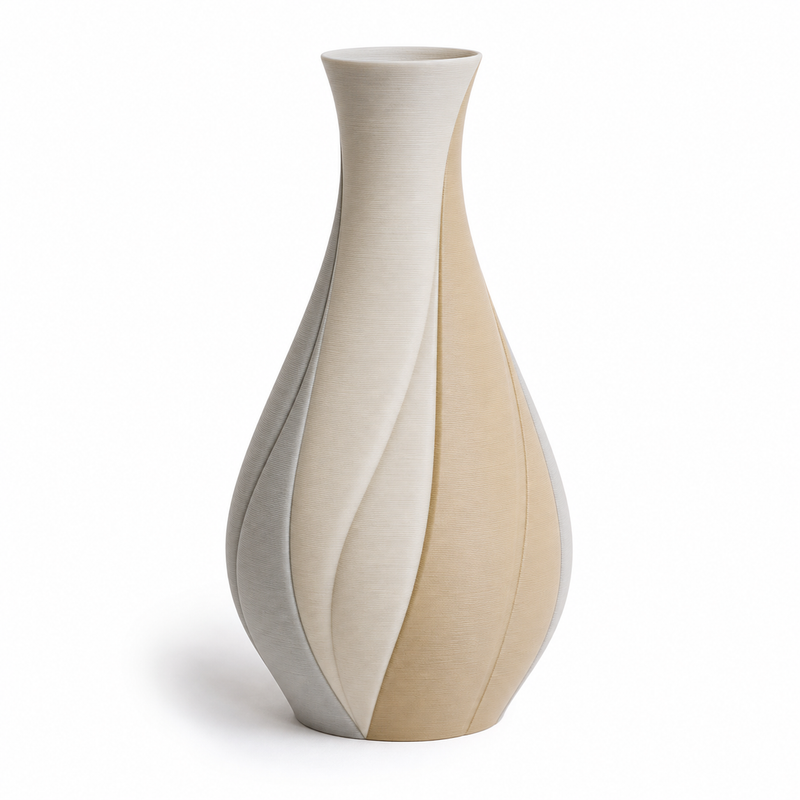 Hohe Wellenvase in sanften Naturtönen – Produktansicht auf weißem Hintergrund; Farben: Cremeweiß, Beige und Hellgrau.