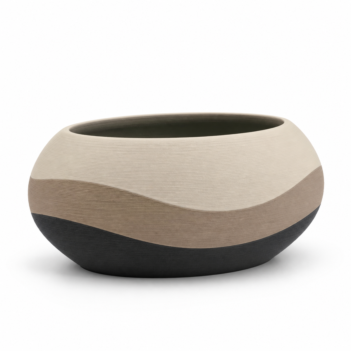Bauchige Schalenvase mit ruhigen Farbwellen – Produktansicht auf weißem Hintergrund; Farben: Anthrazit, Taupe und Creme.