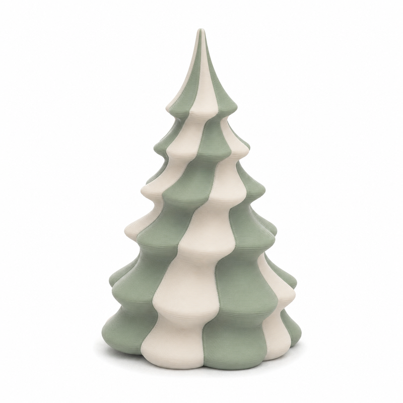 Sanft gestufter Deko-Weihnachtsbaum in Salbei und Creme – Produktansicht auf weißem Hintergrund; Farben: Salbeigrün, Creme und Hellgrau.