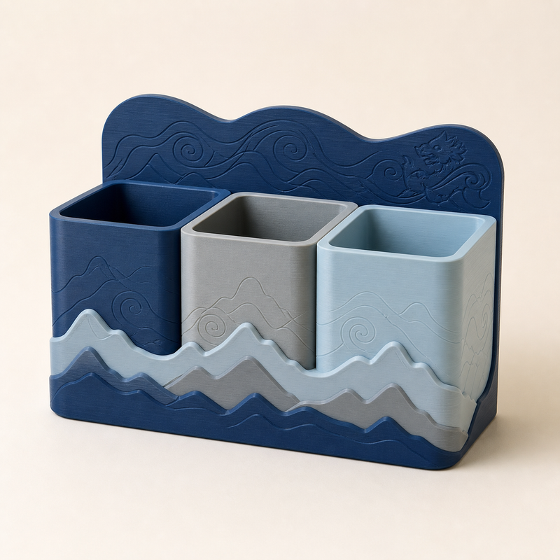 Tisch-Recyclingstation Raster – Nordisch & Mythisch aus PETG auf hellem Studiohintergrund
