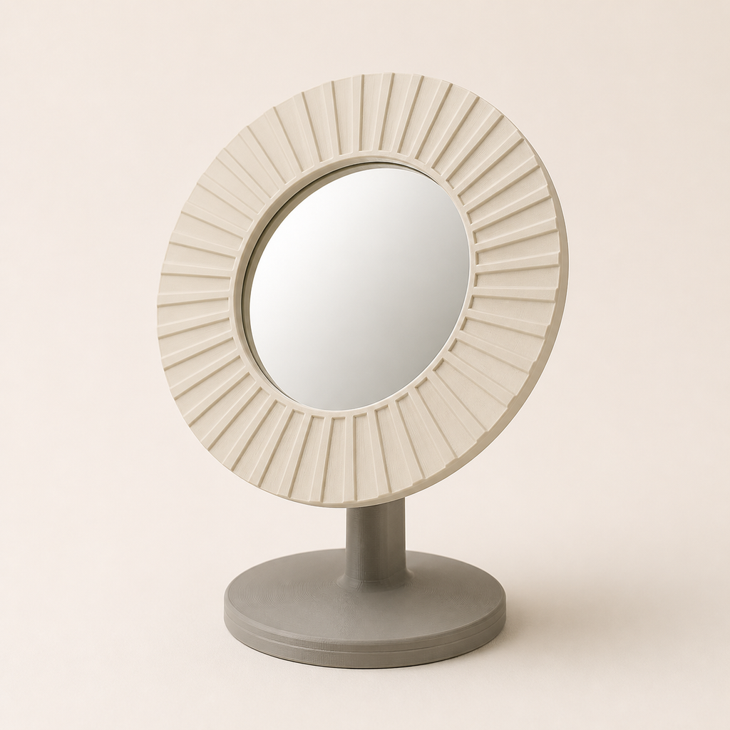 Tischspiegel Sonnenkranz – Minimalistisch aus PETG auf hellem Studiohintergrund