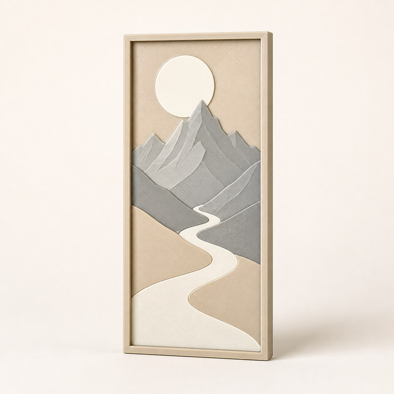 Türhänger Bergpfad – Minimalistisch aus PETG auf hellem Studiohintergrund