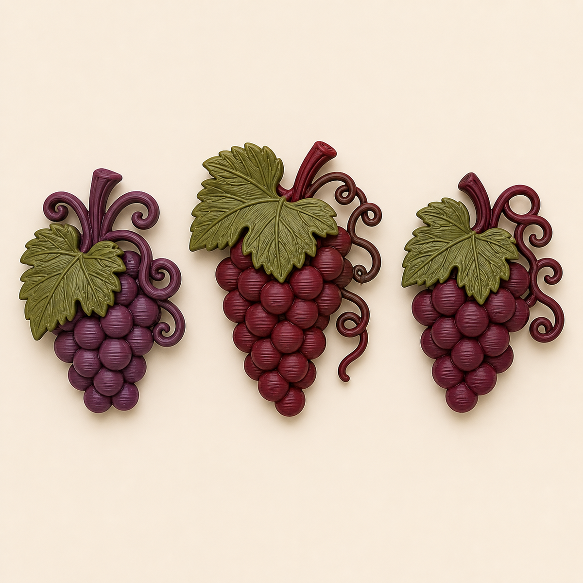 Weinlaub-Magnet-Set Trauben-Trio aus 3D-gedrucktem PETG in Bordeaux, Pflaume, Weinlaubgrün