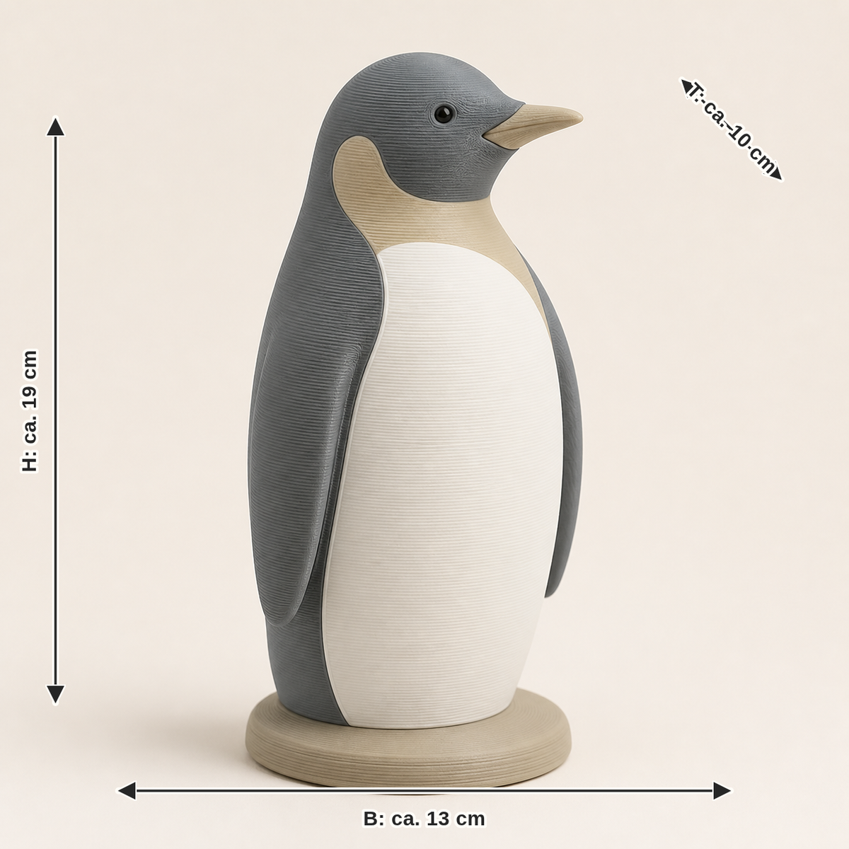 Maßbild für Winterfigur Pinguin Eisgruß – Minimalistisch: Breite ca. 13 cm, Tiefe ca. 10 cm, Höhe ca. 19 cm