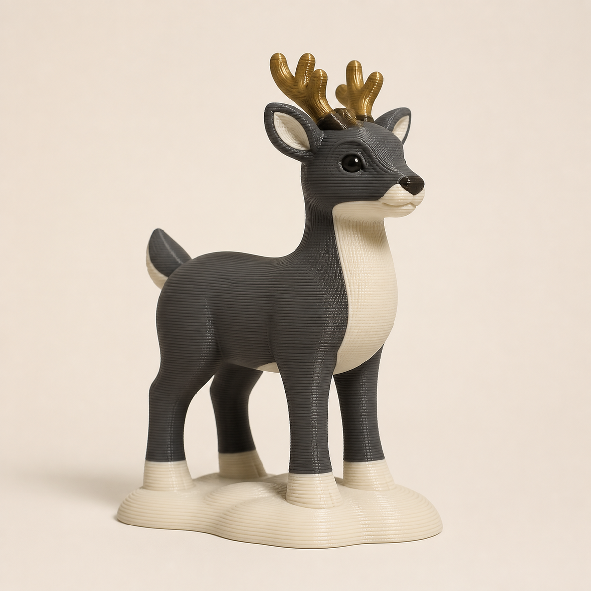 Winterfigur Rentier Schneepfad im Stil Zeitlos aus 3D-gedrucktem PETG in Elfenbein, Graphit, Messing