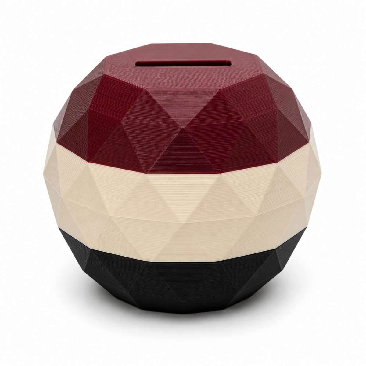 Spardose Bordeauxfacette – Produktansicht auf weißem Hintergrund; Farben: Bordeaux, Creme und Schwarz.